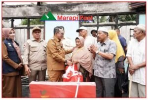 Bantuan Sosial Korban Kebakaran Simawang Diserahkan  Bupati Eka