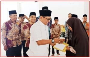 Momen Ramadhan 1446 H/2025 M, Bupati JKA Serahkan Zakat Ramadhan