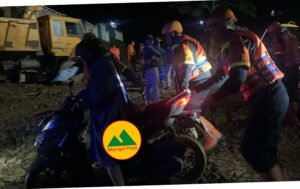 Paska Bencana Alam, Petugas Brimob  Buka Akses Jalinsum Siantar Medan