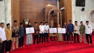 Hebat Baznas Bukittinggi, Salurkan Zakat Rp196 juta pada 296 Mustahik