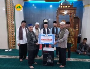 Ketua TSR XVIII Kabupaten Nusirwan Serahkan Bantuan Rp10 juta