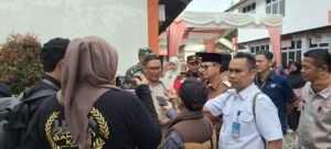 Wali Kota Bukittinggi Ramlan Serahkan Bantuan Sosial & Sembako Triwulan I