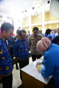 Diawali Bupati Pd. Pariaman JKA, Pejabat Eselon II dan III Ikuti Tes Urine