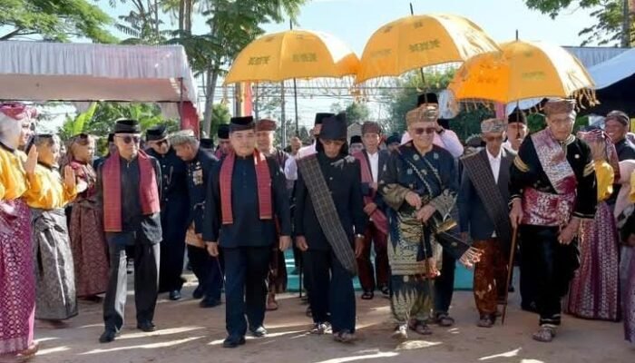 Mantan Bupat Agam, H. Aristo Munandar Sandang Gelar Dt. Bagindo Kayo