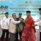 FKUB Sibolga Sumut Berkunjung ke Pasaman, Pakaikan Ulos Kepada Bupati
