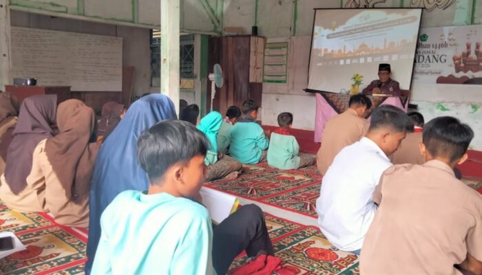 Semarak, SMA Swasta Perti PPMTI Padang Peringati Maulid Nabi Muhammad SAW