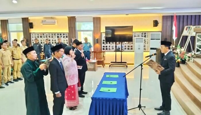 Bupati Kepulauan Mentawai Lantik Pejabad Administrator, dan Camat