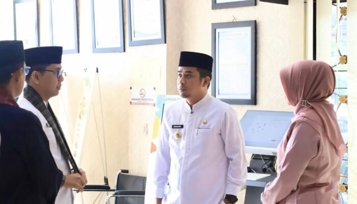 Sidak ke DPMPTSP, Wali Kota Solok Tegaskan, Tingkatkan Pelayanan Publik