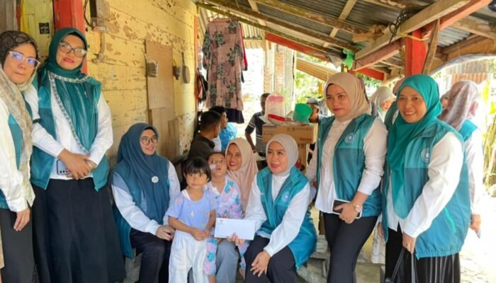Ketua TP PKK Pd. Pariaman Salurkan Bantuan Seruni Terdampak Bencana
