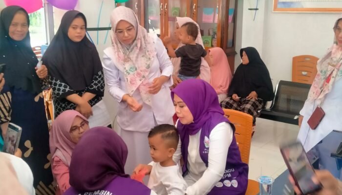 Tim Pembina Posyandu Pd. Pariaman Kunjungi Posyandu Seroja 4 Bisati