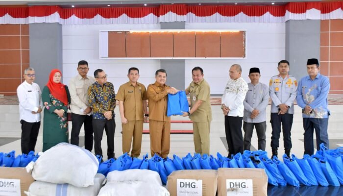 Untuk Disalurkan Kepada Masyarakat, Bupati Agam Terima Bantuan Presiden