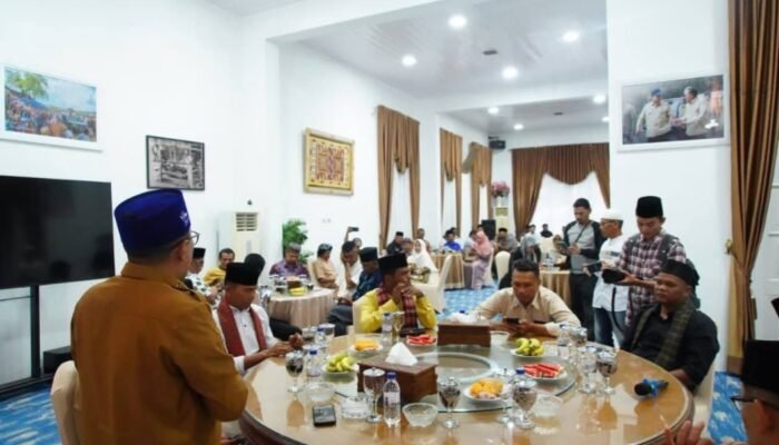 Bupati Tanah Datar Eka Putra  Buka Bersama dengan Rekan Pers Luhak Nan Tuo