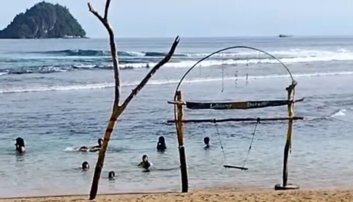 Hari ke-4 Lebaran, Pantai Labuang Baruak, Batang Kapas, Pesel, Ramai Dikunjungi