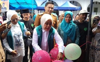 Ketu TP PKK Pd. Pariaman Resmikan Pasar Murah III Koto Aurmalintang Batu Basa