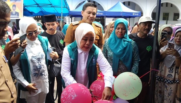 Ketu TP PKK Pd. Pariaman Resmikan Pasar Murah III Koto Aurmalintang Batu Basa