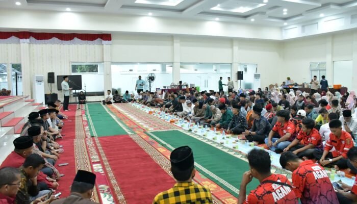 Bupati dan Wakil Bupati Agam Gelar Berbuka Puasa Bersama, Termasuk Pers