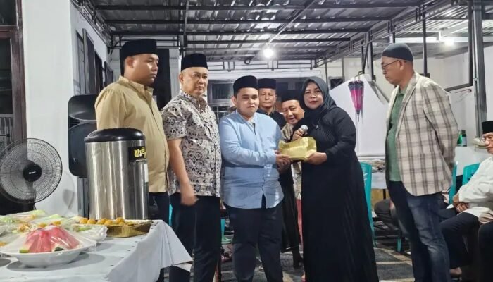 PWI Pusat Serahkan Uang Duka kepada Keluarga Alm Zulmansyah Sekedang