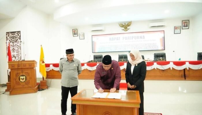 DPRD Tanah Datar Menetapkan Rancangan Peraturan Daerah Perubahan jadi Perda