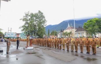 Apel, Bupati Welly Suhery Tegaskan Disiplin ASN, Serahkan Penghargaan