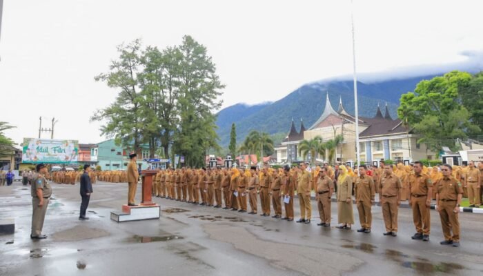 Apel, Bupati Welly Suhery Tegaskan Disiplin ASN, Serahkan Penghargaan