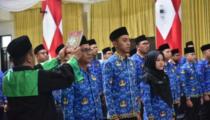 Bupati Padang Pariaman Lanti 54 ASN, Tekankan Integritas dan Pelayanan