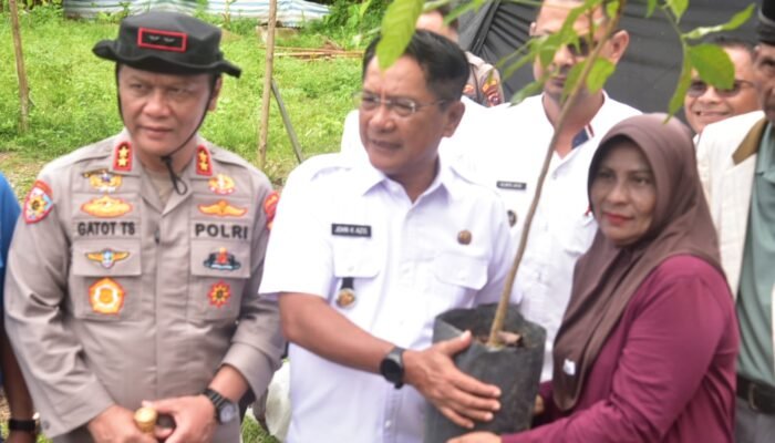 Kapolda Sumbar Halal bi Halal Bersama Bupati JKA di Huntara Batang Anai