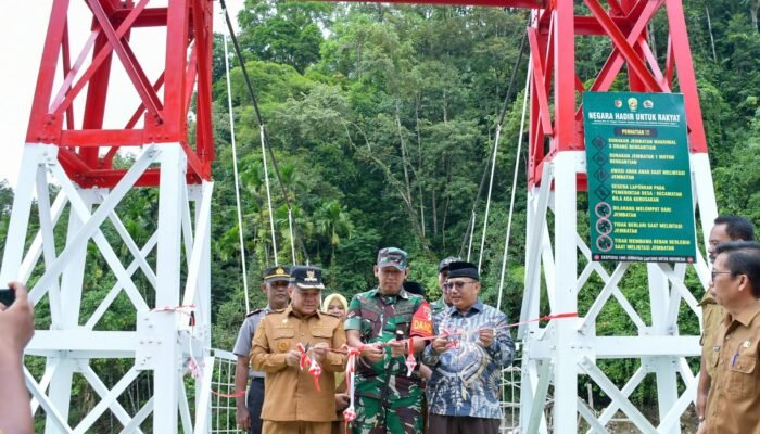 Didampingi DPRD, Bupati Agam Resmikan Jembatan Perintis Garuda Malalak