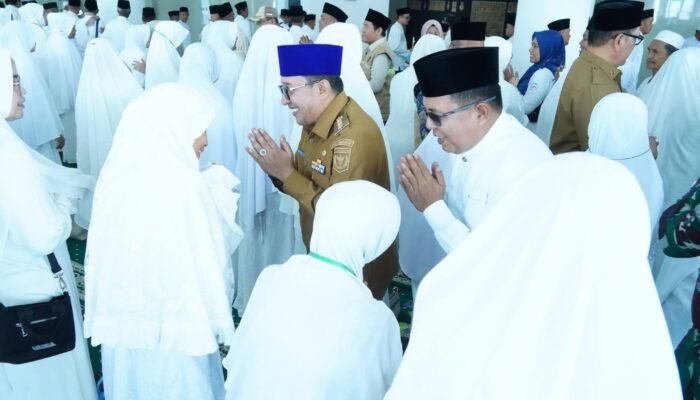 Bupati Tanah Datar Eka Putra, Lepas Keberangkatan 212 Jemaah Calon Haji