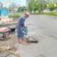 Rehab Jalan Jalur Dua Lubuk Basung, Asal Jadi, Hari Hujan Aspal Juga Dicurahkan