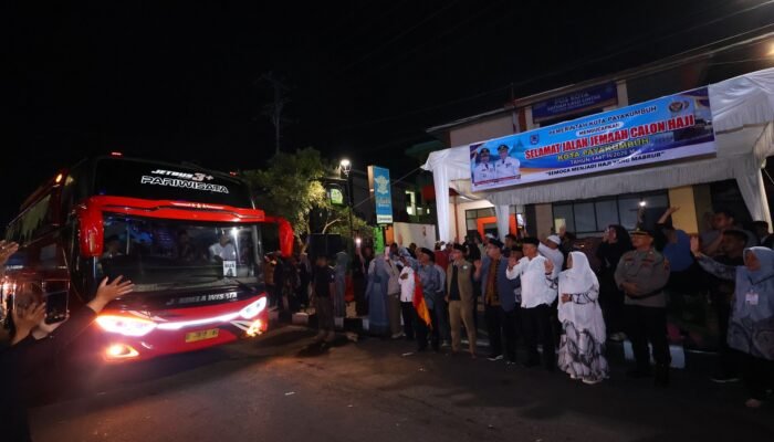 Ditengah Malam Yang Sepi, Calon Haji Payakumbuh Tinggalkan Kampung