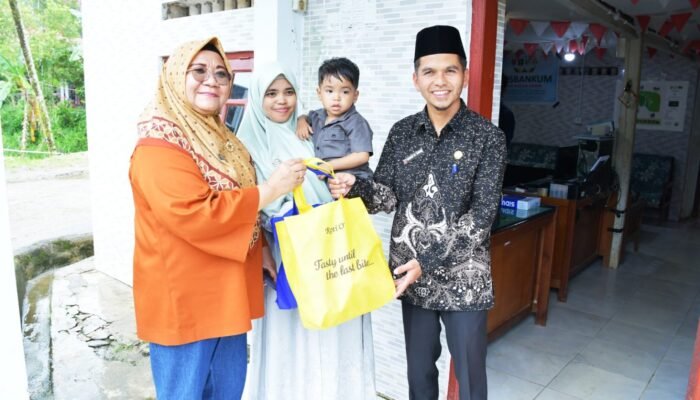 Perantara Ketua TP PKK Agam, Indojalito Bantu Hewan Qurban ke Nagari Sipinang
