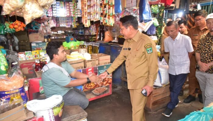 Bupati JKA Sidak Pasar Sicincin, Pantau Harga Sembako, Pasar Akan Dibenahi