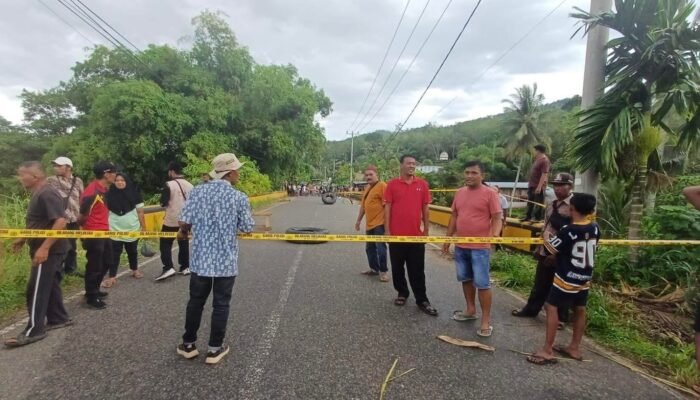 Berbahaya!, Jalan Sitangkai Tanah  Datar-Tanjung Ampalu Ditutup Sementara