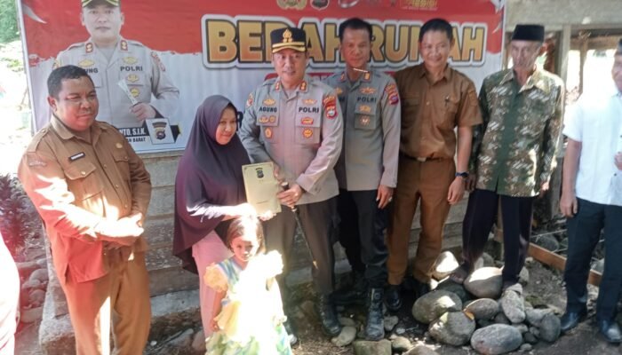 Kapolres Pasbar Letakan Batu Pertama Bedah Rumah, Wujud Kepedulian Warga