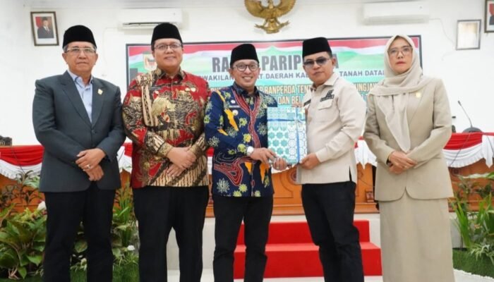 Paripurna DPRD, Bupati Tanah Datar Sampaikan Pertanggungjawaban APBD 2025
