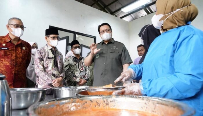 Wabup Tanah Datar Ahmad Fadly Tinjau Sentra IKM Lawang Mandahiling