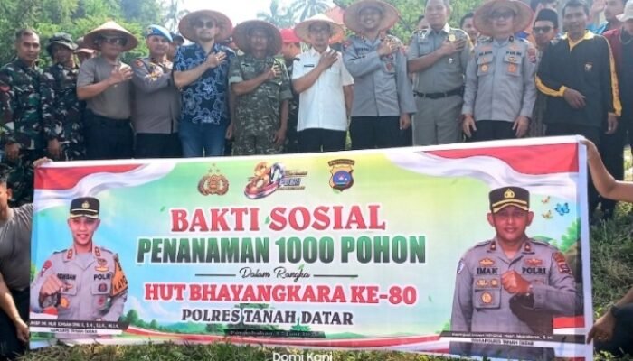 Bhakti Sosial, Kapolres Tanah Datar Pimpin Tanam 1000 Pohon di DAS Sungai Lona