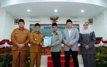 Bupati Eka Putra Tanggapi Pertanyaan Fraksi DPRD Kabupaten Tanah Datar