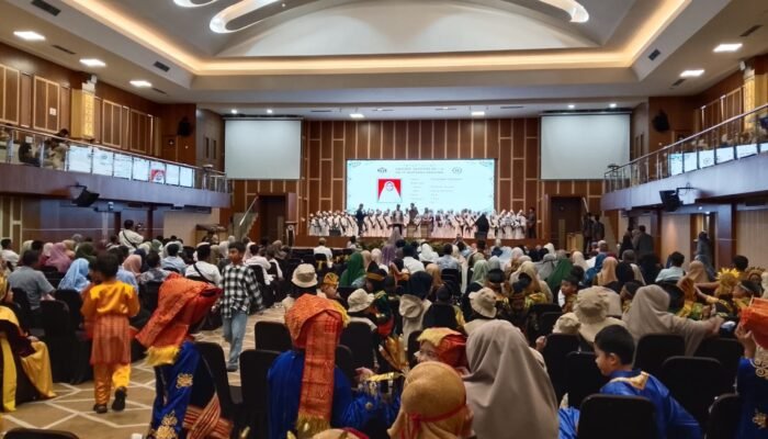 Kakan Kemenag Buka Wisuda Tahfizh dan Pelepasan Kelas VI SDIT Mutiara Padang