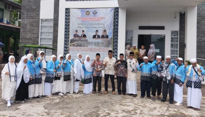 Sekda Pasaman Barat Sambut Kepulangan 17 Jemaah Haji Kloter 14 Asal Pasbar