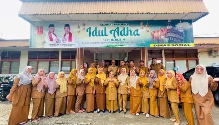 Haru!, Dinsos Agam Lepas Purna Bakti Sekretaris Rahmat Fajri dengan Air Mata