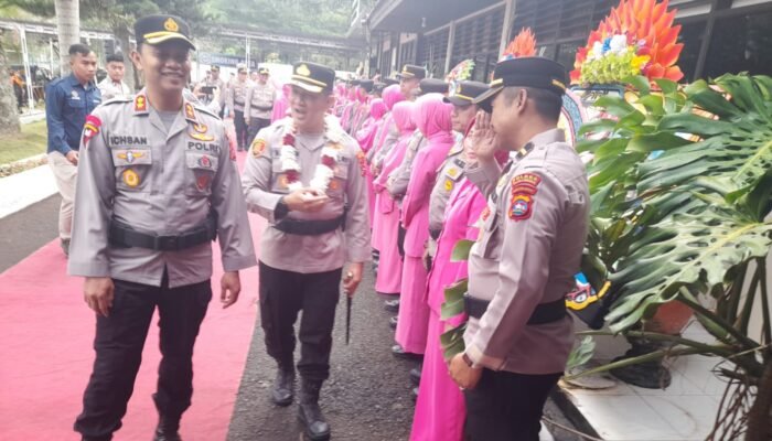 Pindah Tugas, Perpisahan Kapolres Nur Ichsan Mengharu Biru derai Air Mata