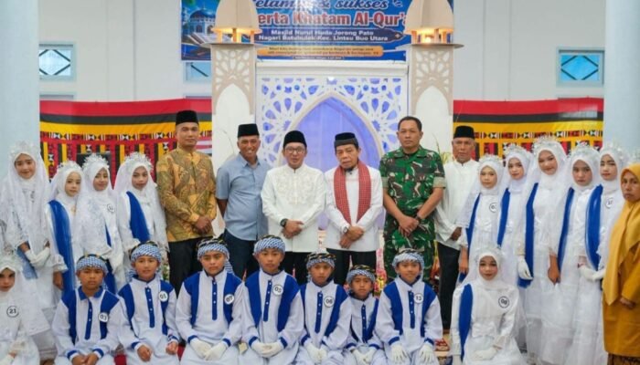 Bupati Tanah Datar Eka Putra Buka Khatam Al Qur’an Jorong Pato Nagari Batu Bulek