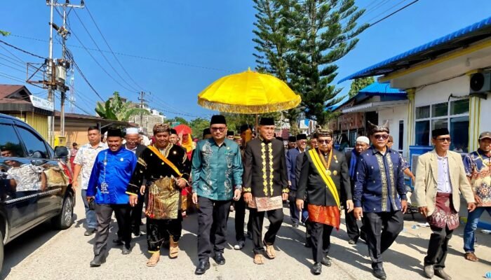 Air Bangis Baralek Gadang, Aulia Amri Dinobatkan Pucuk Adat Sutan Kerajaan ke-18