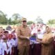 Wabup Tanah Datar Ahmad Fadly Inspeltur Upacara di SD Negeri 09 Panyalaian