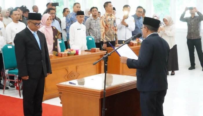 Bupati Tanah Datar Lantik Inoki Ulma Tiara Jadi Direktur Perumda Tirta Alami