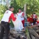 Polres Pasbar Gelar Aksi Bersih Pantai Objek Wisata Pulau Pigago Menyambut HUT RI ke-81