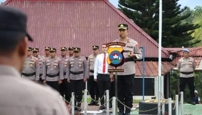 Kapolres Tanah Datar Marwan, Pimpin Sertijab dan Kukuhkan Pejabat Polres