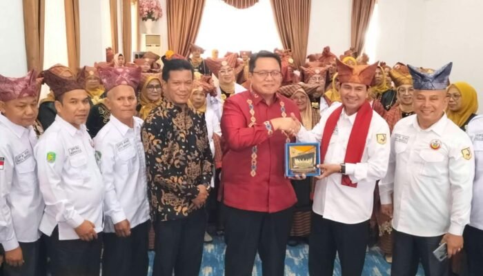 Rombongan IKM Bengkulu Saksikan Pacu Jawi dan Alu Katentong di Padang Laweh
