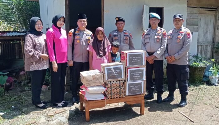 Jumat Berkah Polsek Talamau, Ulurkan Bantuan Pejuang Penyandang Disabilitas